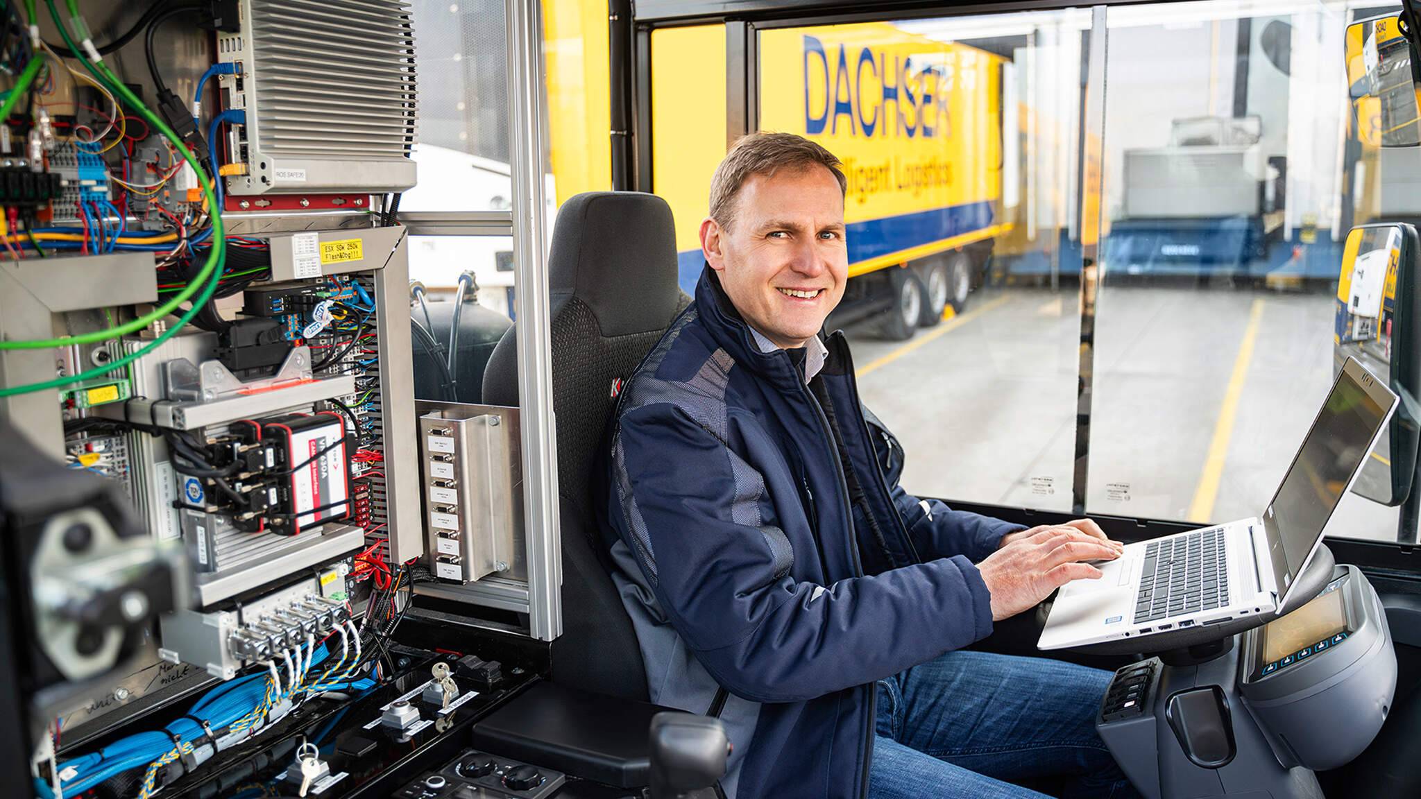 On the go in a real lab: André Bilz carries out vehicle programming