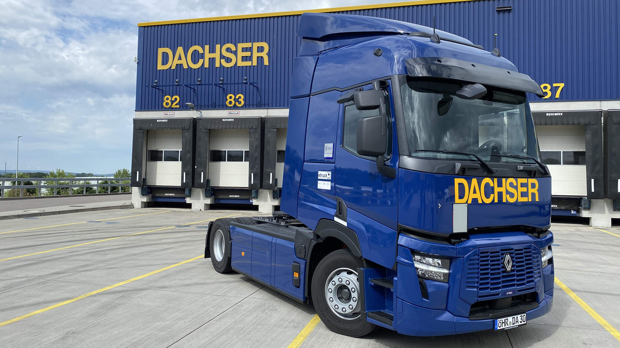 DACHSER puts 15 electric trucks from Renault Trucks into operation. DACHSER puts 15 electric trucks from Renault Trucks into operation.