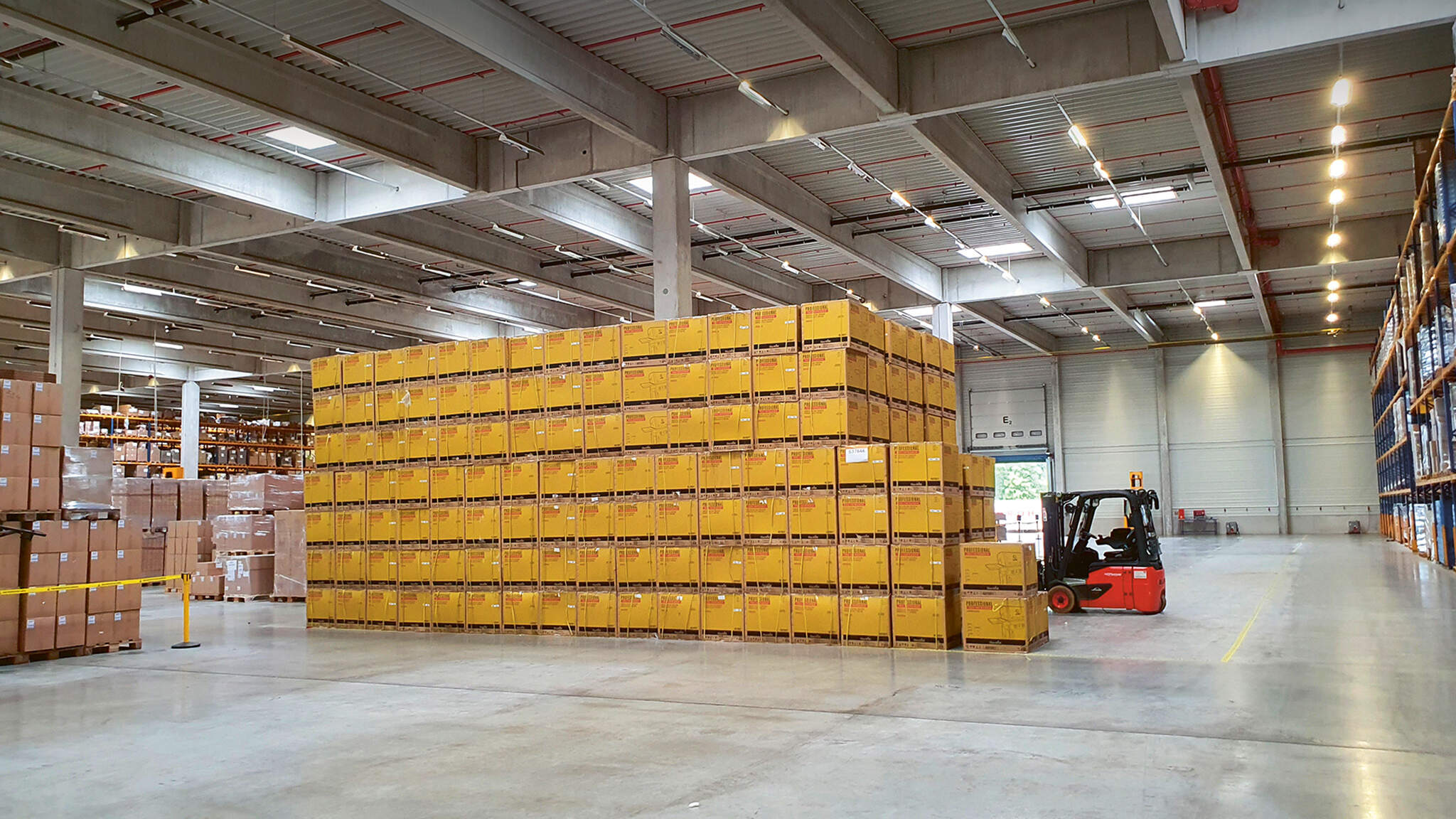 The “grill wall” in the DACHSER warehouse The “grill wall” in the DACHSER warehouse