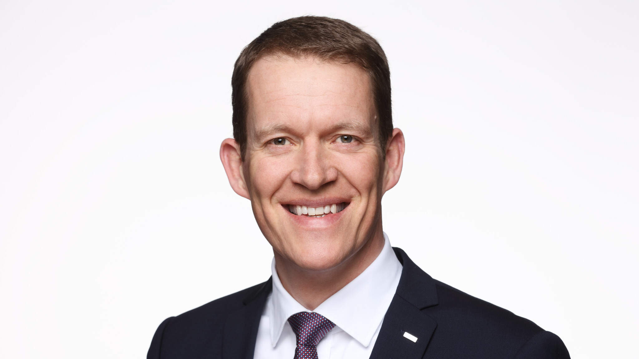 On January 1, Burkhard Eling became Chief Executive Officer (CEO) and Spokesperson of the Executive Board of logistics provider DACHSER On January 1, Burkhard Eling became Chief Executive Officer (CEO) and Spokesperson of the Executive Board of logistics provider DACHSER